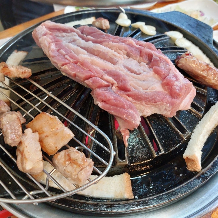 전농동맛집) [화성옥 갈비생갈비] : 낮부터 꽉차는 돼지고기집!!