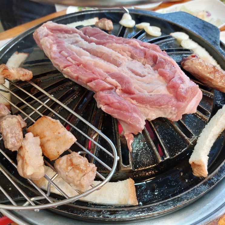  전농동맛집) [화성옥 갈비생갈비] : 낮부터 꽉차는 돼지고기집!!