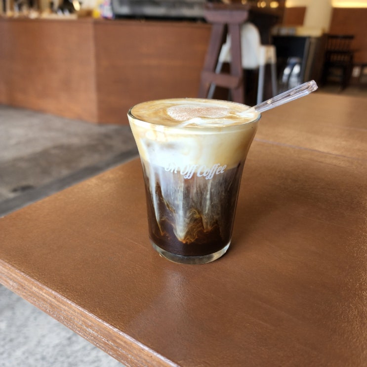  강서구 송정역 공항동 감성카페 온오프커피(OOC : on off coffee) 아인슈페너