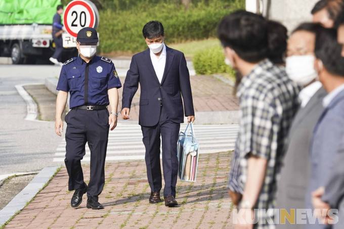  '수행비서 성폭행' 안희정 전 충남도지사 만기 출소