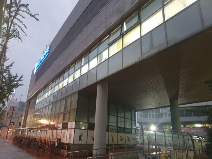  [송파체육문화회관 - 저렴한 고퀄리티 체육시설] 서울에서 최대 규모의 스쿼시장과 수영장을 갖춘 체육시설