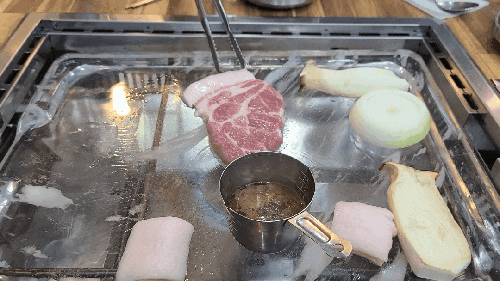  제주 안덕면 산방도감 정육식당! 마블링 흑돼지를 수정불판에 굽굽~