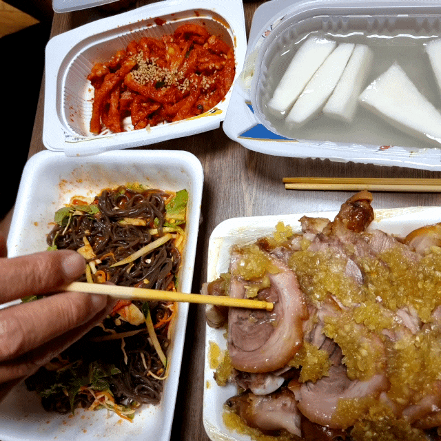  진도 장충동 왕족발 마늘 족발에 빠지다.