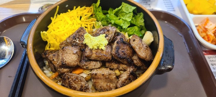  서울시 등촌동에서 여러 종류가 있는 분식 맛집인 [마싰는끼니] 입니다.