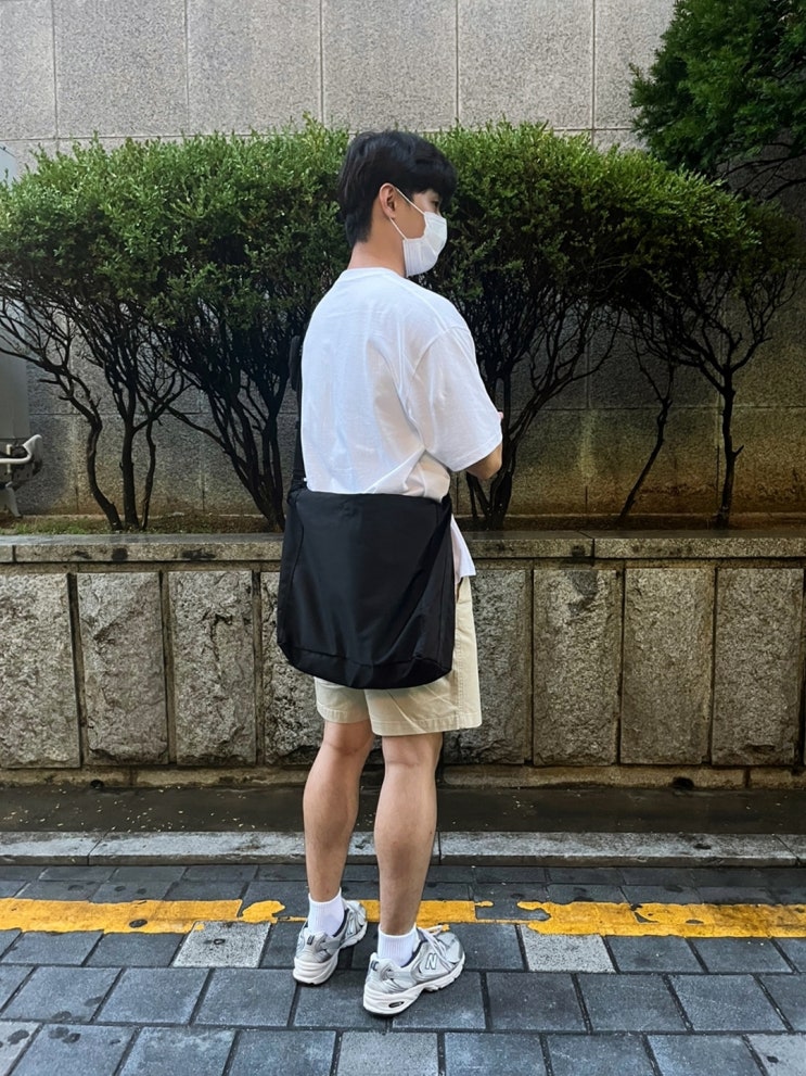  대학생 무지 크로스백 메신저백 추천 - Vibe messenger bag(black)