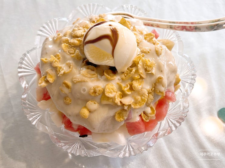 제주 올레시장 맛집 이중섭거리 근처 채플린 카페 서귀포 빙수 맛집 캔모아 감성 제주 올레시장 맛집 이중섭거리 근처 채플린 카페 서귀포 빙수 맛집 캔모아 감성