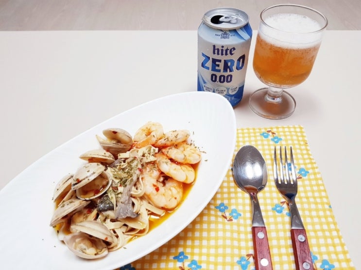  혼잘먹의 혼맥 타임-하이트 제로 무알콜 맥주와 오일 파스타