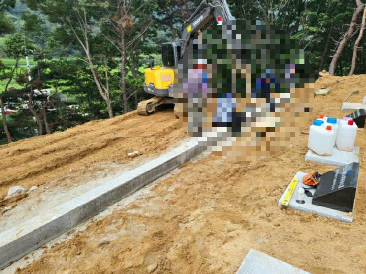 2022년 경북 김천시 감문면 문무리산 가족묘 조성공사 비석 자판4자 계단만들고 잔디조성 고인돌장묘개발 #계단공사 #비석 #자판 #잔디 #김천장의사 #구미장의사 #상주장의사 #석축