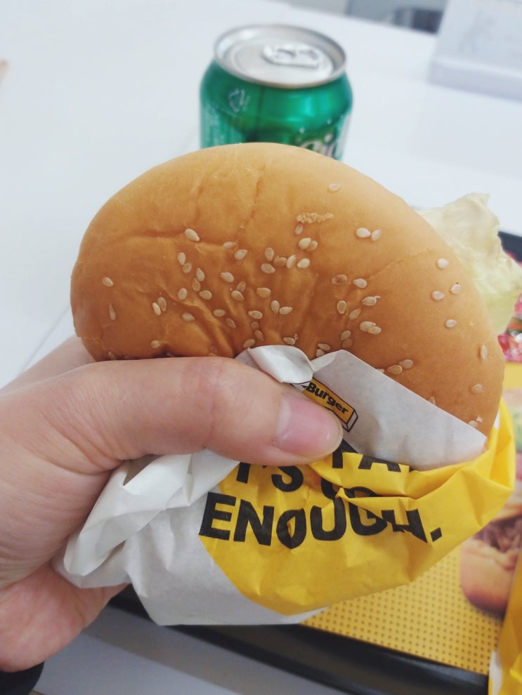  노브랜드 버거 신메뉴 크런치오징어 치킨시저샐러드 여기가 맛집!