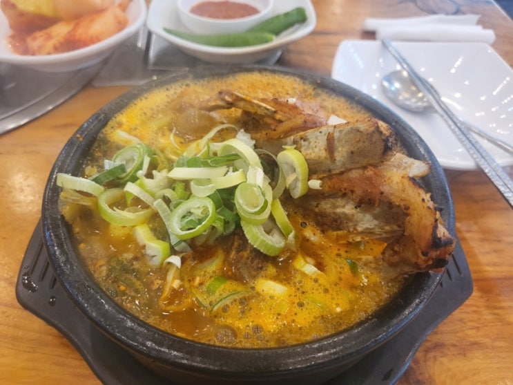 (고산동 맛집)푸짐한 뼈해장국으로 점심 한끼