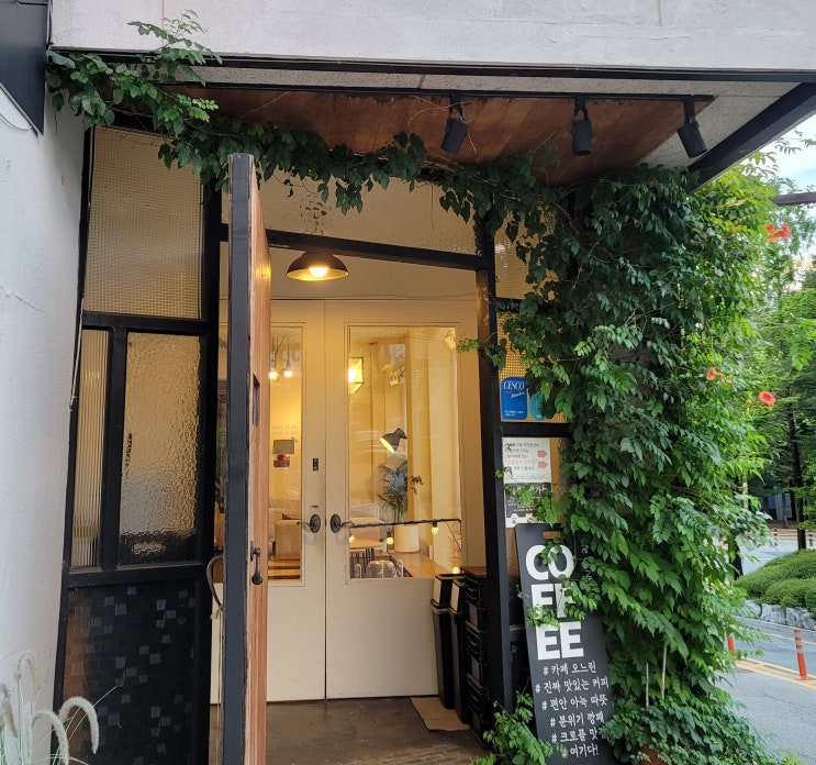  분당 서현 - 카페오느린 분위기 깡패 크로플 맛집 여기다!