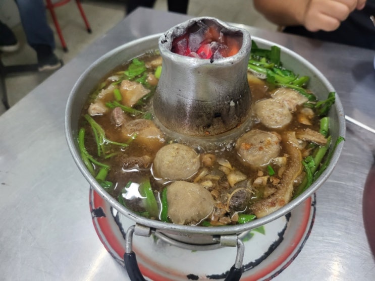   태국 여행 방콕 실롬 로컬  맛집 행춘생 고기국수 내장 곱창 핫팟 줄서는 식당