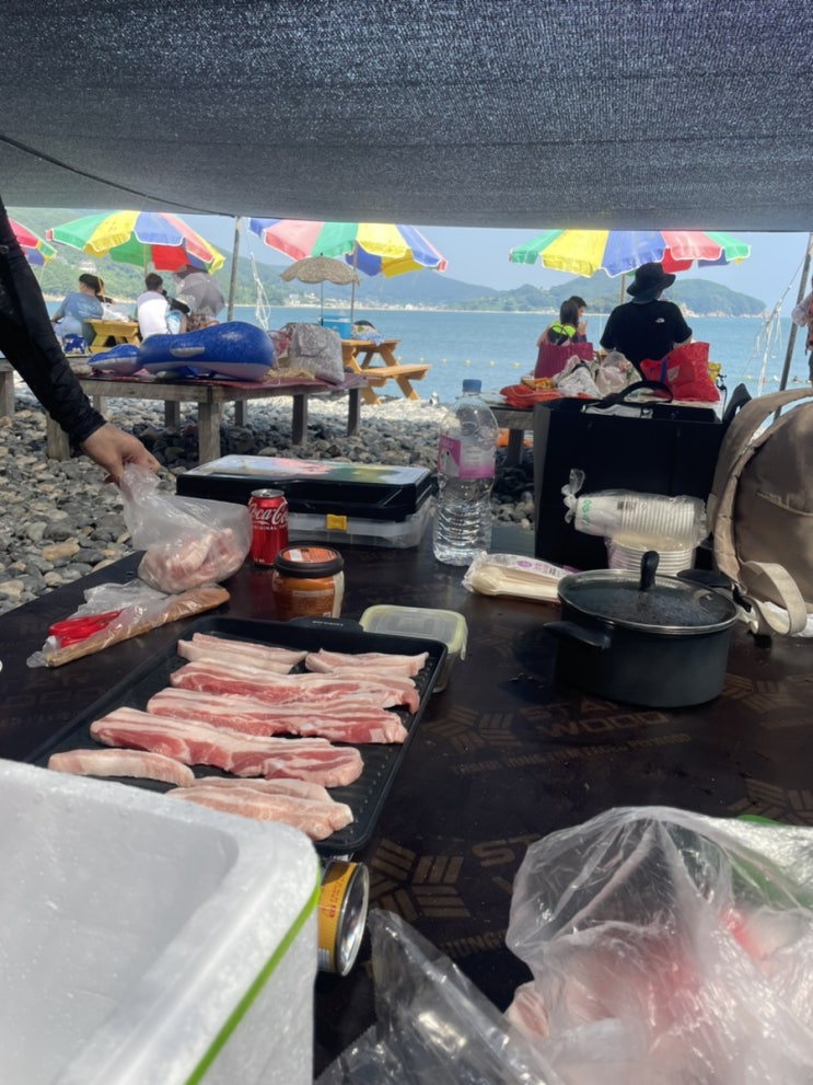  거제도 평상에서 취사가능한 해변 “망치몽돌해수욕장”