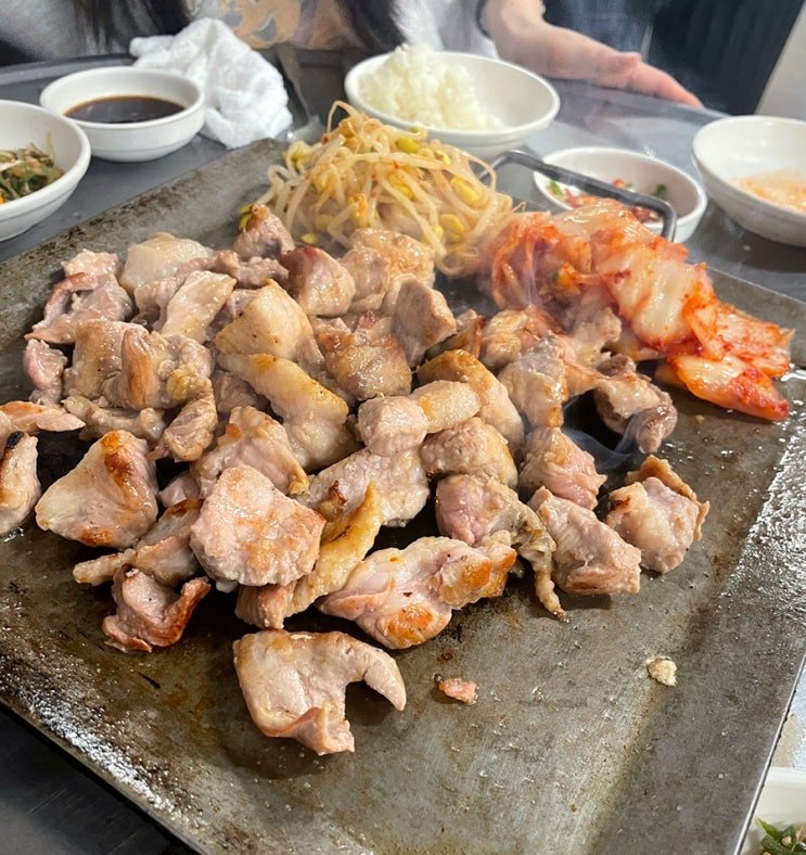 [부산대/맛집] 김해가 아닌 부산에서 김해원조뒷고기 소주안먹는 테이블은 우리뿐..