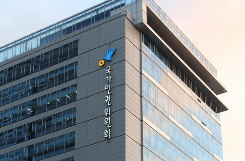 노인요양시설 입소 노인 인권 보호, 제도적 허점 개선해야 노인요양시설 입소 노인 인권 보호, 제도적 허점 개선해야