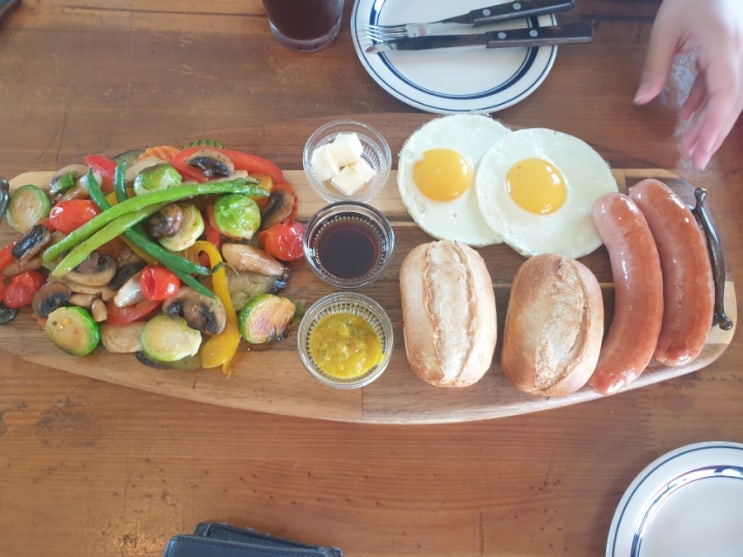  [맛집투어 - 구좌맛집 라트반] 최고의 해변뷰와 귀여운 강아지와 맛있는 브런치가 함께하는 애견카페 라트반