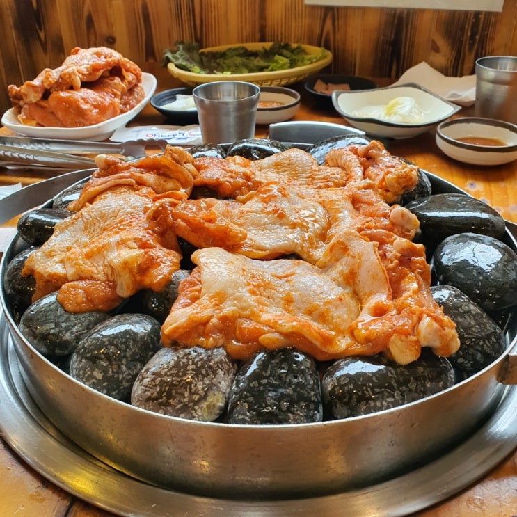 [가평/청평] 조약돌에 구워먹는 닭갈비! '삼삼조약돌숯불닭갈비'