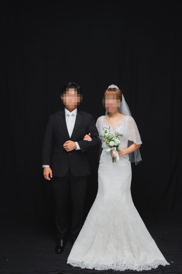  토탈 위뜨스튜디오 블랙배경 컨페티샷