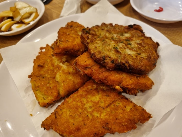  종로 5가 맛집 광장시장 통큰누이네에서 먹는 바삭한 빈대떡과 양 많은 육회 세트메뉴