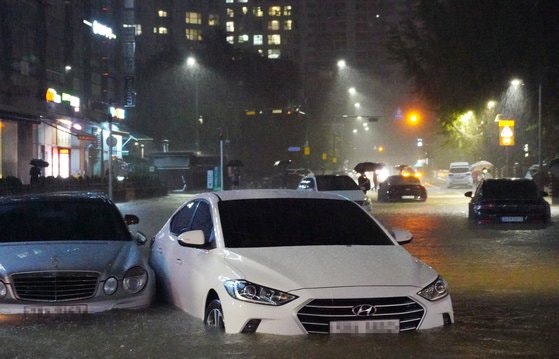 외제차 많은 강남…1000여대 침수에 손해액 무려 660억