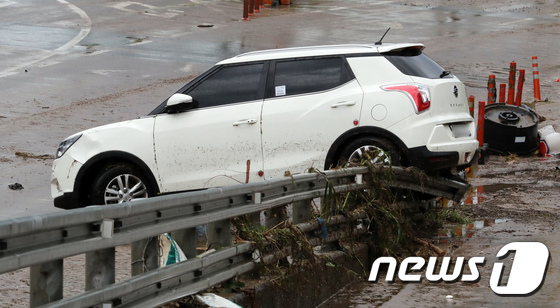"한달도 안 탔는데"... 폭우에 잠긴 내 자동차, 보험처리는? "한달도 안 탔는데"... 폭우에 잠긴 내 자동차, 보험처리는?