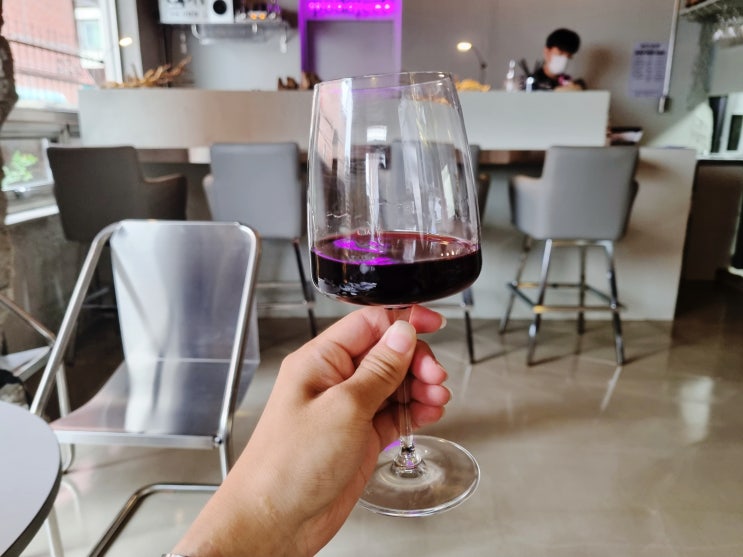 성수 가성비 와인바 '포도젝트' 분위기 좋은 곳을 찾는다면! 성수 가성비 와인바 '포도젝트' 분위기 좋은 곳을 찾는다면!