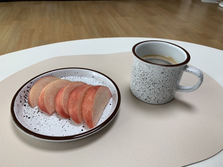 쓰임 어라운드 디저트 세트로 나만의 소확행 누리기 감각적인 디자인이라 핸드메이드 느낌도 나서 넘 예쁘네요 쓰임 어라운드 디저트 세트로 나만의 소확행 누리기 감각적인 디자인이라 핸드메이드 느낌도 나서 넘 예쁘네요
