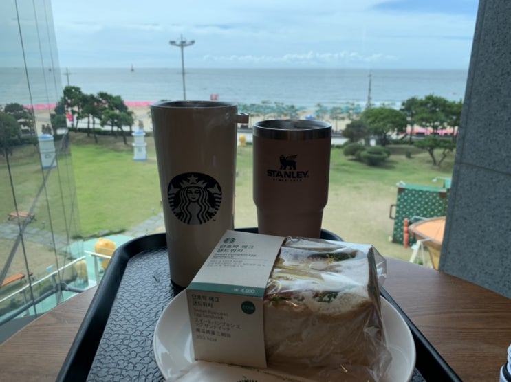 해운대 바다뷰 오션뷰 "스타벅스 그랜드조선 부산점" 스벅방문하실꺼면 이왕이면 뷰맛집에서! (+ 단호박에그샌드위치, 오늘의 커피) 해운대 바다뷰 오션뷰 "스타벅스 그랜드조선 부산점" 스벅방문하실꺼면 이왕이면 뷰맛집에서! (+ 단호박에그샌드위치, 오늘의 커피)