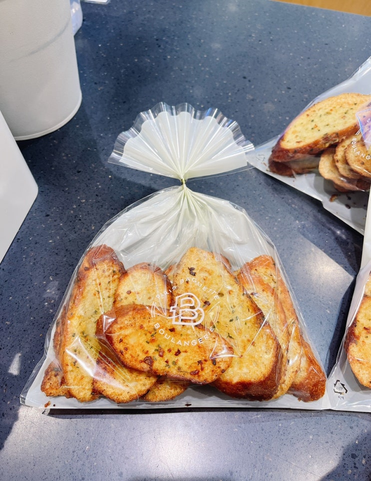  [알바] 파리바게뜨 알바 3년차 | 마늘빵, 뜯어먹는 롤치즈식빵 포장하기.ᐟ