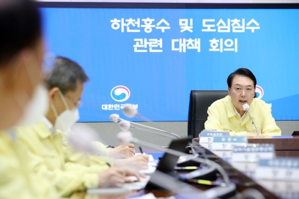 <속보> 윤<b>대통령</b>, 호우 피해에 "<b>불편</b> 겪은 <b>국민</b>들께 죄송한 마음"
