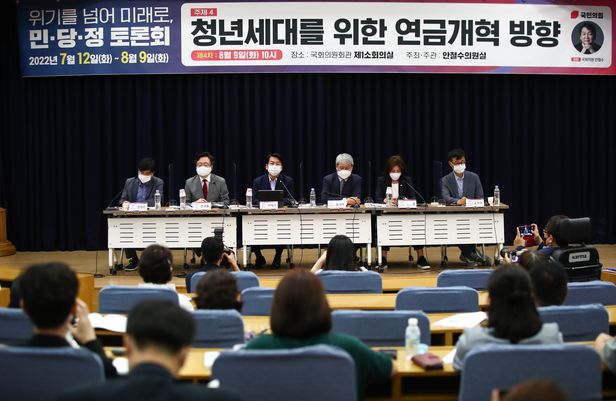 국민연금, 이대로면 70년뒤 2경2650조 적자… “文정부가 숨긴 실상 드러나” 국민연금, 이대로면 70년뒤 2경2650조 적자… “文정부가 숨긴 실상 드러나”