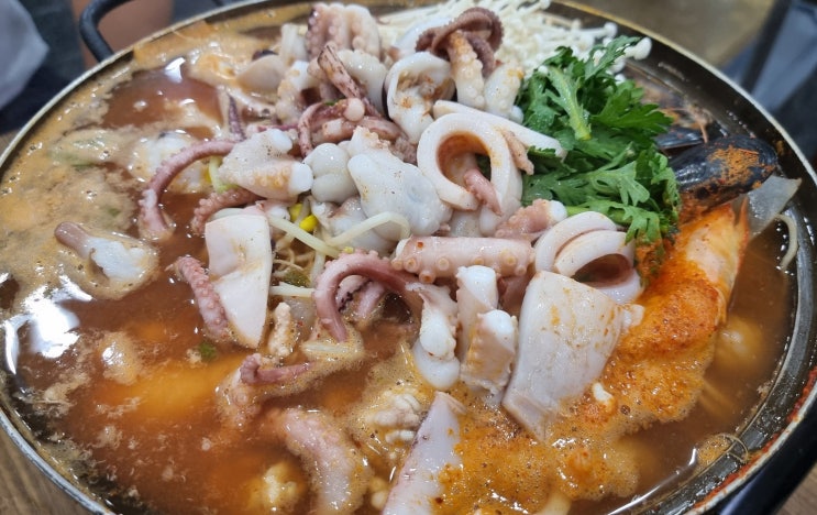  숙대입구에서 점심/저녁 식사하기 좋은 해물탕 맛집 : 대군 해물탕