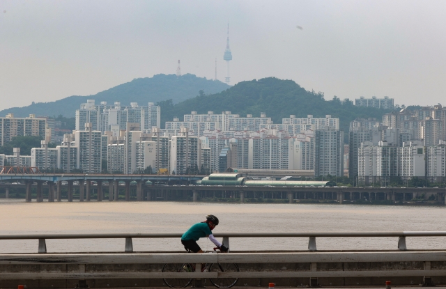 “오를 땐 뿌듯했는데”…서울 외곽 소형 아파트 ‘10억 클럽’ 줄줄이 아웃 “오를 땐 뿌듯했는데”…서울 외곽 소형 아파트 ‘10억 클럽’ 줄줄이 아웃
