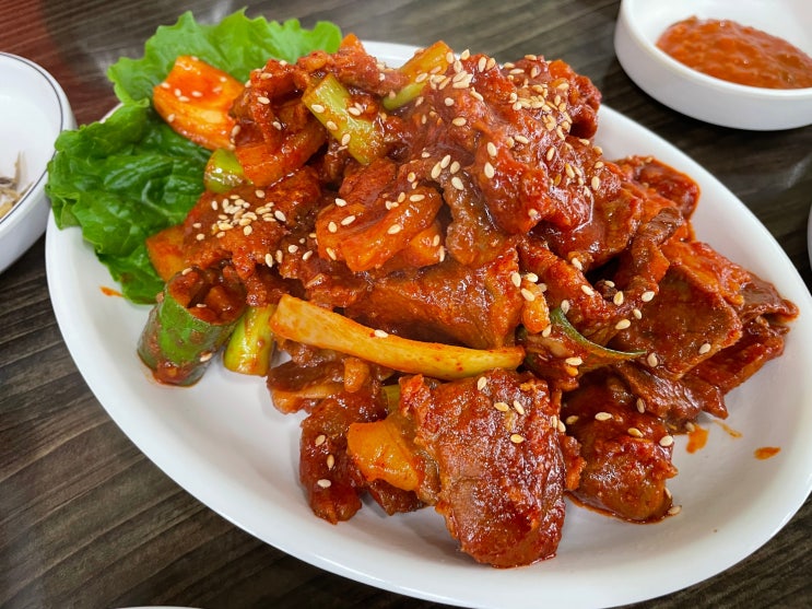  신선한 쌈과 두툼한 제육볶음 '두정쌈밥'[의왕 안양]