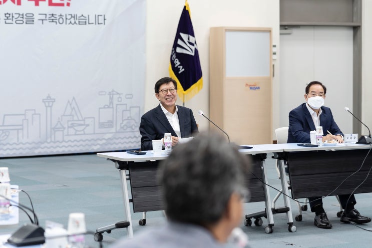손잡고 '영어하기 편한 도시' 조성에 본격 착수 <b>박형준</b> 부산시장