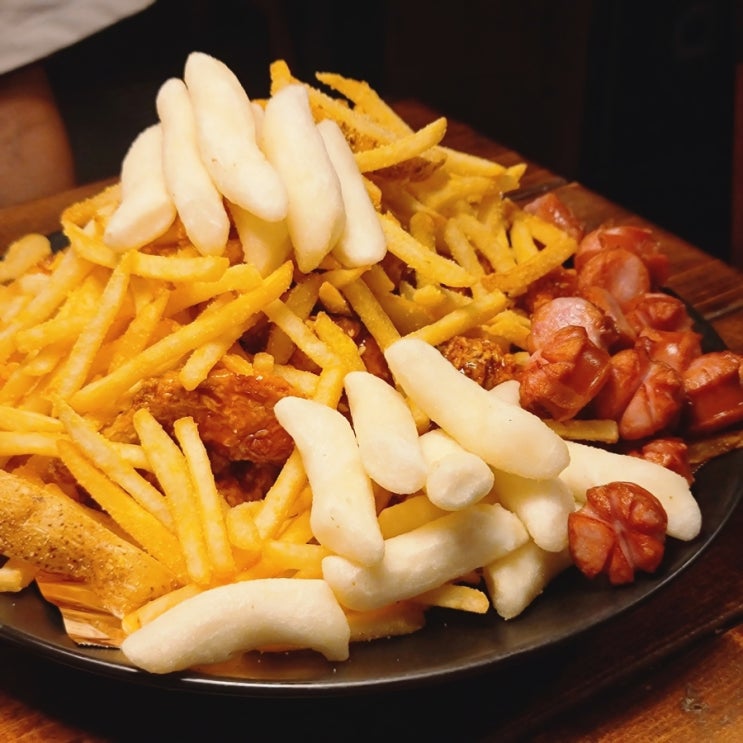  오목교 맛집 감자튀김 더미 속 치킨 아웃닭 목동점