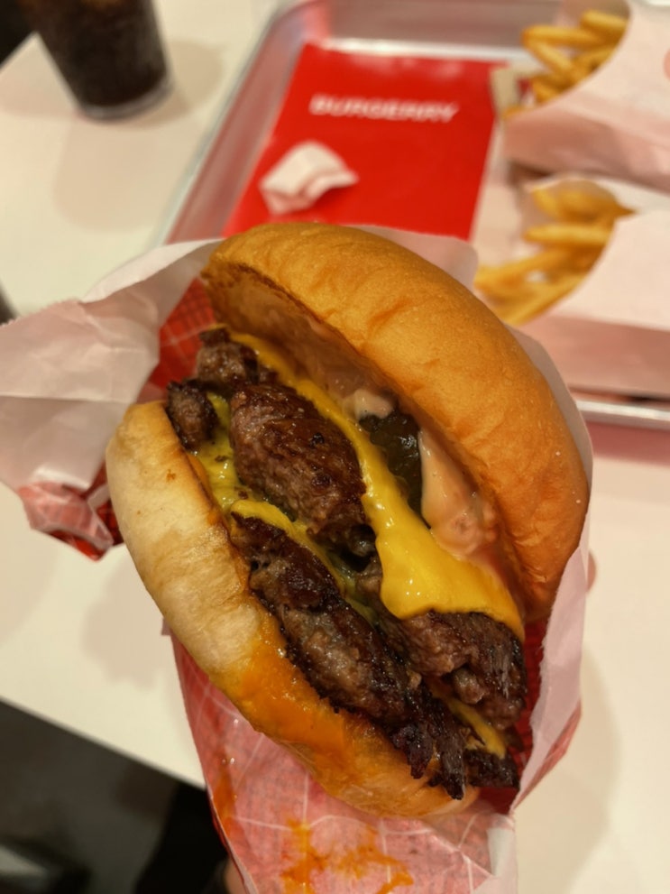  신촌 수제버거 맛집 버거리 BURGERRY 신촌점 (내돈내산)