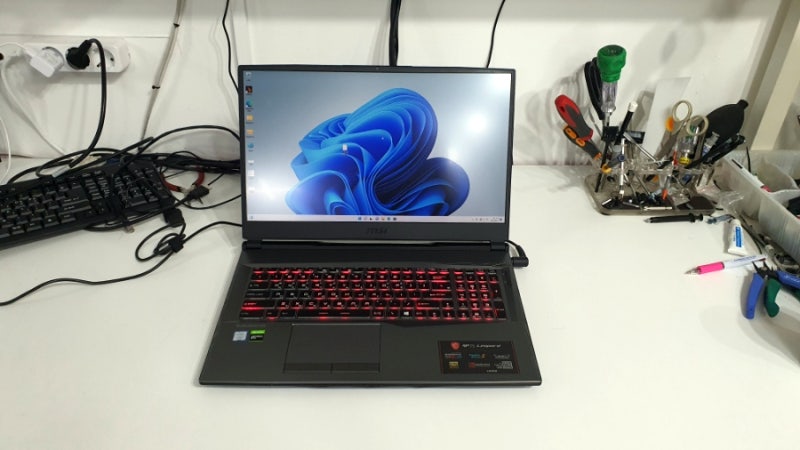 msi 17인치 게이밍 노트북 매입 i7 9세대144hz 주사율 디스플레이 탑제된 고사양 중고 제품 굿