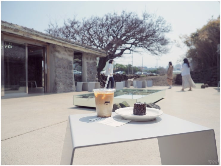 커피냅로스터스 제주_ 제주 돌집을 개조한 애월 디저트 카페 + 하귀 바닷가 산책