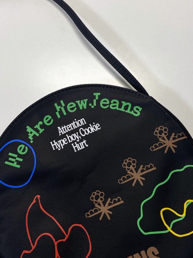 NewJeans 1stミニアルバム『New Jeans』限定盤開封 :: NewJeansバッグレビュー + ザ・ヒョンデポップアップ