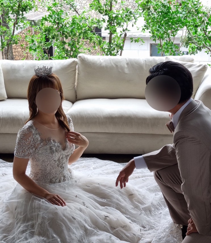  토탈 위뜨스튜디오 웨딩드레스 소품 티아라와 머리장식