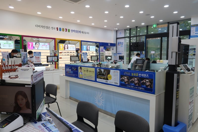 (광주)다비치안경은 최첨단 노안경인 다초점렌즈를 판매하고 있습니다. 5