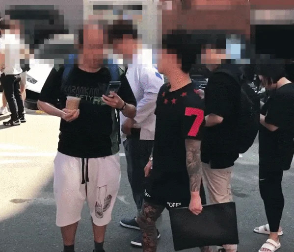 (영상) 40대 얼굴에 침뱉고 폭행한 10대 강남 길거리 몸싸움 재조명