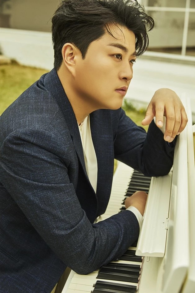 '트바로티' 김호중, 전시회 '2022 김호중 展 별의 노래' 개최..."대중에게 소망과 행복 건넨다" '트바로티' 김호중, 전시회 '2022 김호중 展 별의 노래' 개최..."대중에게 소망과 행복 건넨다"