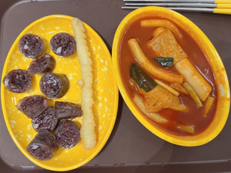  지난 가게 보단 떡볶이 맛은 좋아졌어요 제기준. 대전현대아울렛 3층 분식호랑 떡볶이