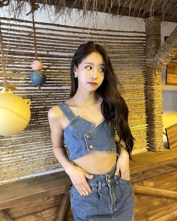 러블리즈 출신 방송인 이미주, 겨우 가슴만 가린 상의로 과감한 노출 의상 "모두 깜짝 놀랐다" 러블리즈 출신 방송인 이미주, 겨우 가슴만 가린 상의로 과감한 노출 의상 "모두 깜짝 놀랐다"
