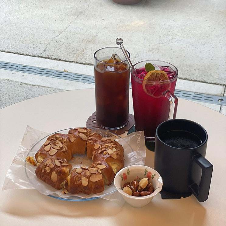  용강포레 밀키 창원 신상 대형카페 정원이 이뻐요