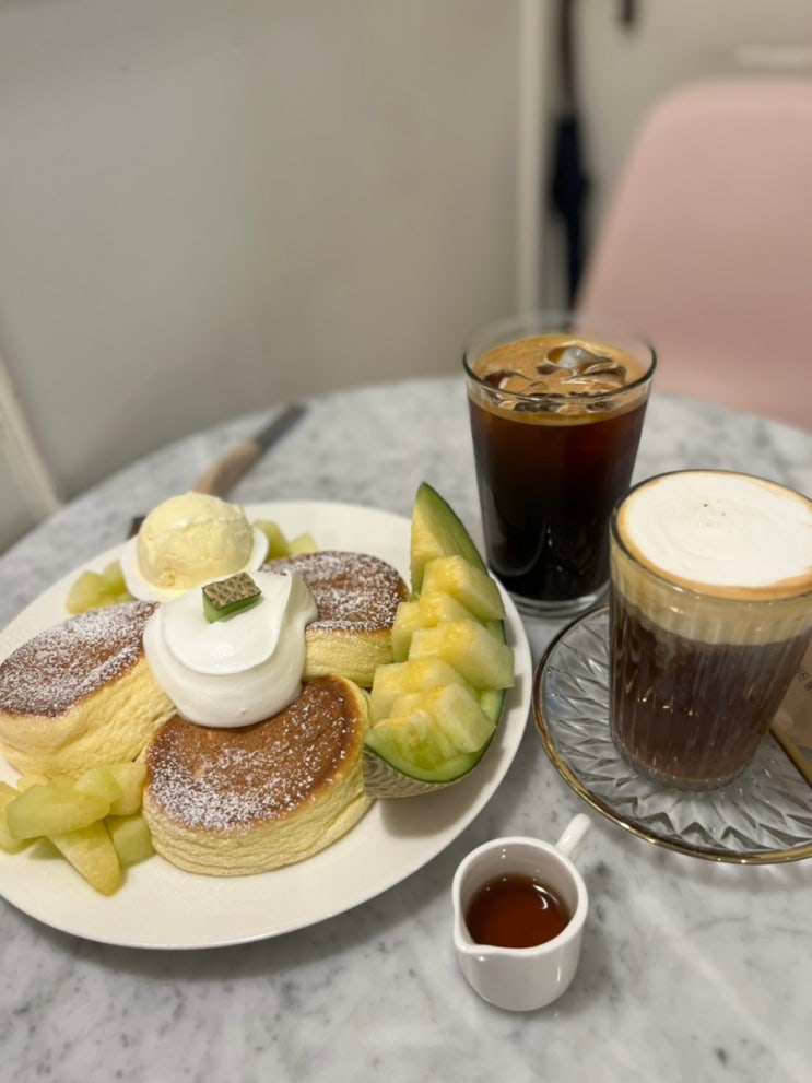  신중동 카페 # 수플레 팬케이크가 맛있는 부천 카페 : 라헬의부엌 부천신중동점