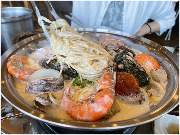  전복이 살아있는 해산물 파스타와 해물뚝배기가 나오는 거제도 삼남매 전복과 해물뚝배기