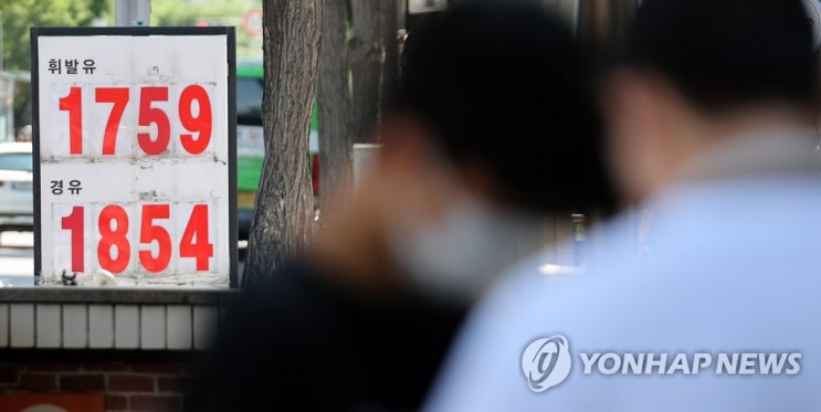 국내 기름값 6주째 하락…이번 주 휘발유 49원, 경유 42원 내려 국내 기름값 6주째 하락…이번 주 휘발유 49원, 경유 42원 내려